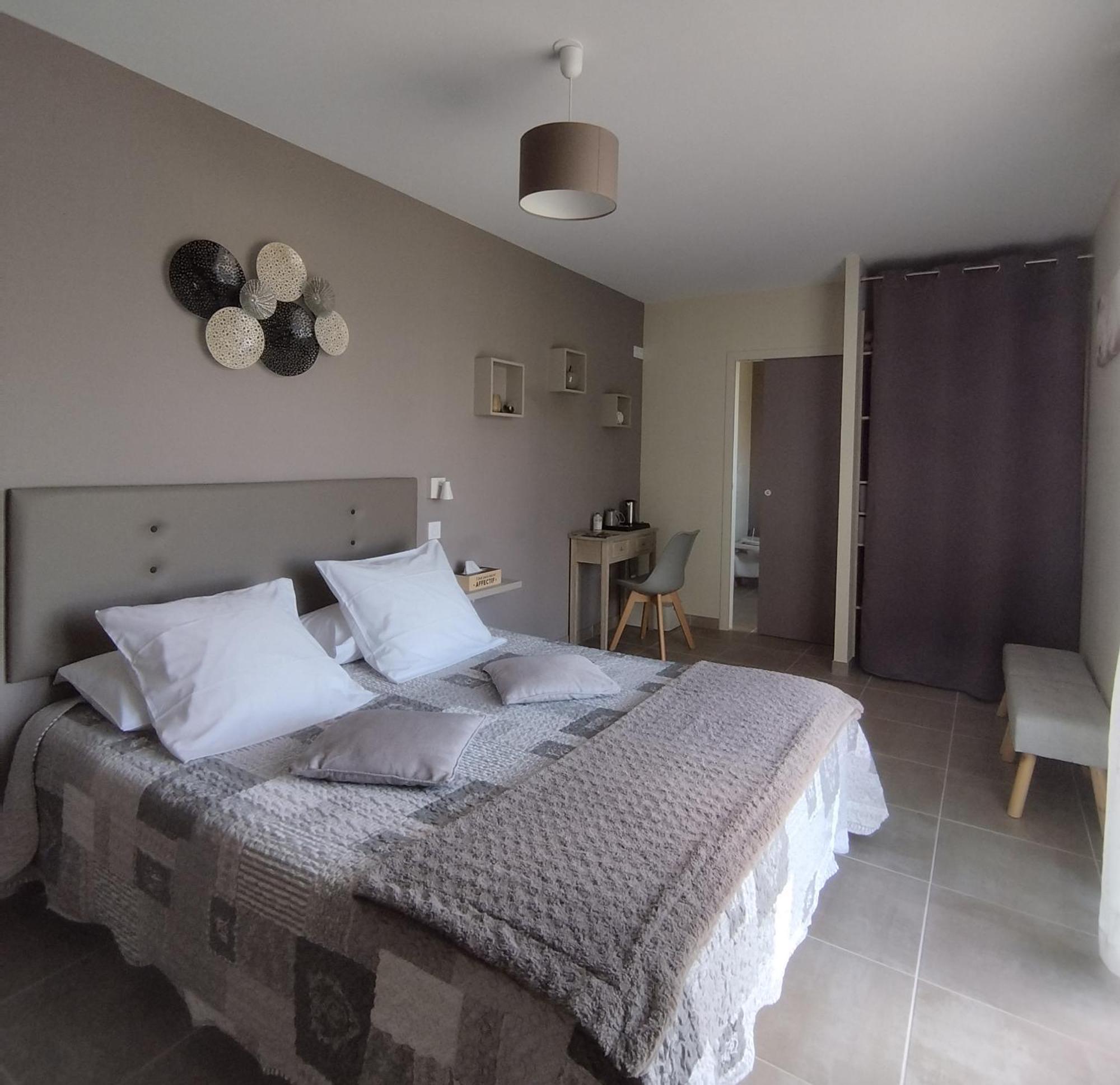 La Sarlamandre, Chambres Et Table D'Hotes Marcillac-Saint-Quentin Dış mekan fotoğraf