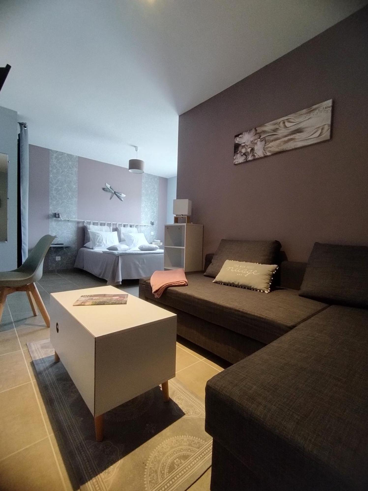 La Sarlamandre, Chambres Et Table D'Hotes Marcillac-Saint-Quentin Dış mekan fotoğraf